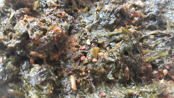 Lezzetli Taze Ispanak Yaprakları Veya Sebzelerin Yakın Görüntüsü Pişmiş Yemekler — Stok fotoğraf