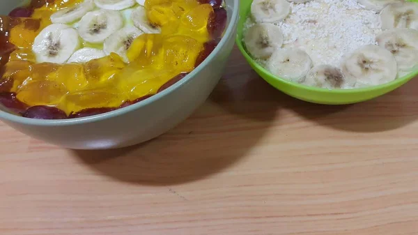 Creamy Saboroso Creme Doce Com Pedaços Banana Camadas Superfície Chão — Fotografia de Stock