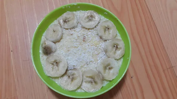 Creamy Saboroso Creme Doce Com Pedaços Banana Camadas Superfície Chão — Fotografia de Stock