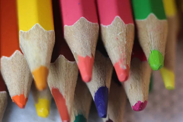 Närbild Ljusa Färgade Flerfärgstift Svart Bakgrund — Stockfoto