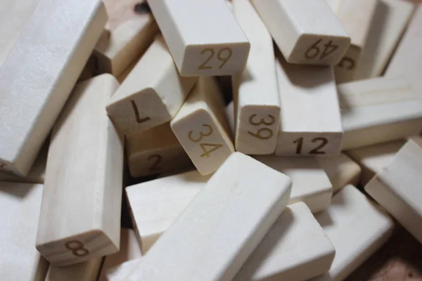 Montón Bloques Madera Con Letras Grabadas Dispersas Suelo Juguete Para — Foto de Stock