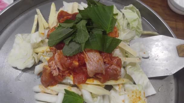 Dak Galbi Hagyományos Koreai Ételkészítés Sült Csirke Fűszerszósszal Zöldséggel Chuncheon — Stock videók