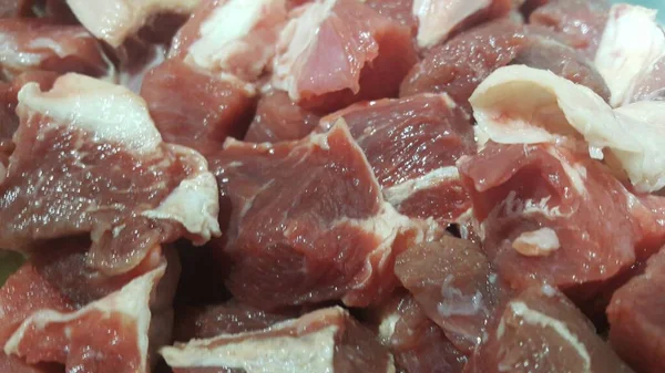 Закрыть Вид Свежие Мелко Нарезанные Кубики Мяса Красное Мясо Мелкие — стоковое фото