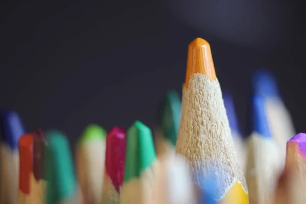 Siyah Arkaplanda Parlak Renkli Çok Renkli Kalemlerin Yakın Plan Görüntüsü Telifsiz Stok Fotoğraflar