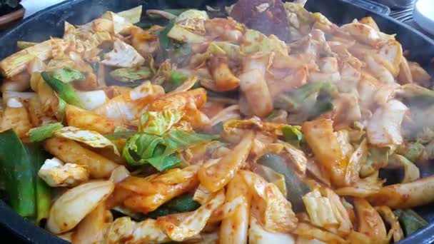 Dak Galbi Tradicional Preparação Comida Coreana Frango Frito Com Molho — Vídeo de Stock