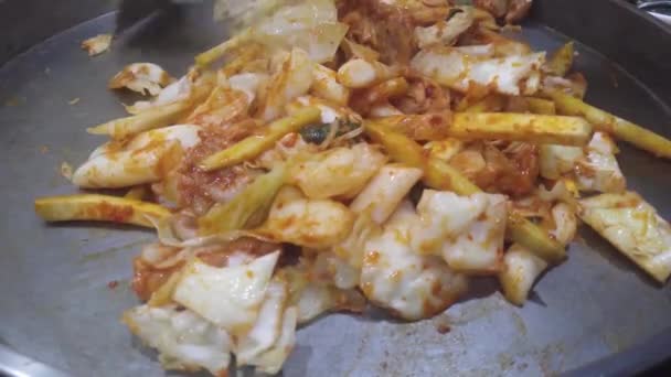 Dak Galbi Preparazione Tradizionale Coreana Pollo Fritto Con Salsa Spezie — Video Stock