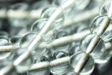 Seçici cam parlayan dua boncukları odaklı Makro fotoğraf ya da metin için fotokopi alanı olan tespih. Ramazan veya Müslümanlar için bayram dini kavramı.