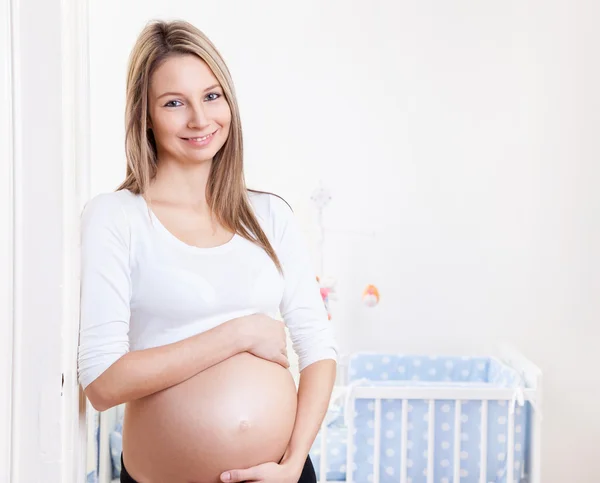 Young and happy pregnant woman — Stock Photo, Image