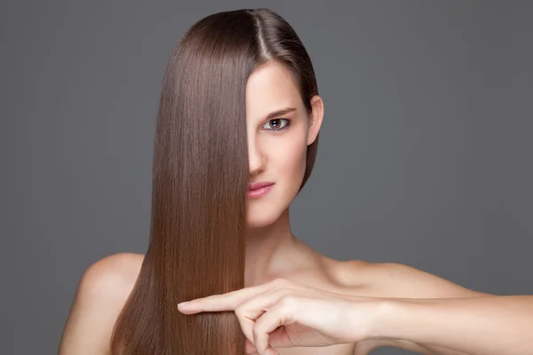 Beautiful brunette with long straight hair — Stock Photo, Image