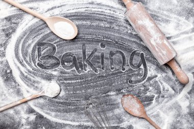 Pişirme ve pişirme kavramı, çeşitli malzemeler ve mutfak eşyaları