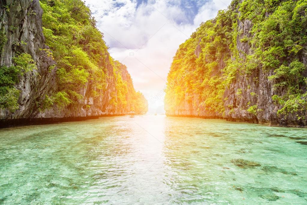 Amazing Turquoise waters in El Nido, Philippines