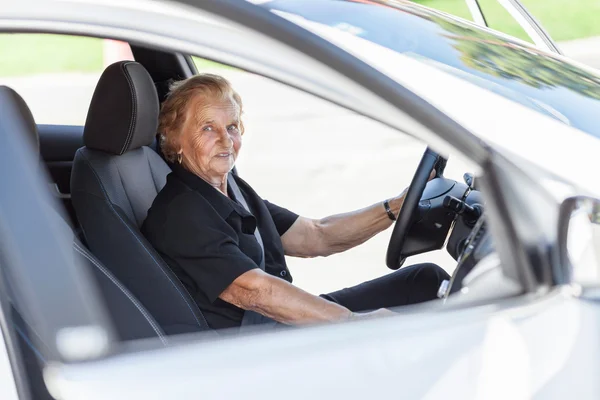 Elderly woman behind the steering wheel — Stock Photo, Image