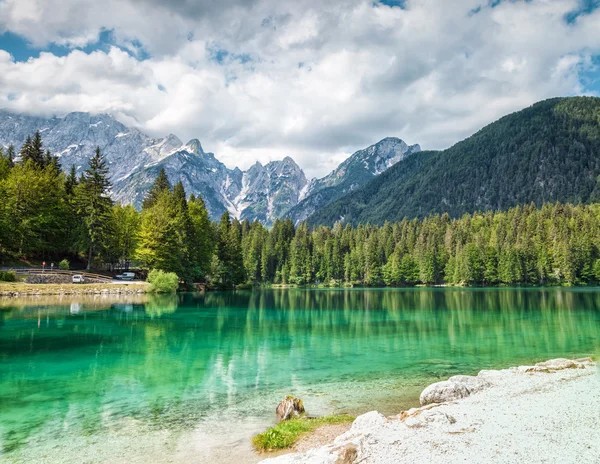 Lake fusine in de Italiaanse Alpen — Stockfoto