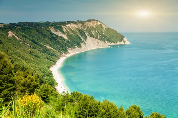 Italian beach from a viewpoint — Stock Photo, Image