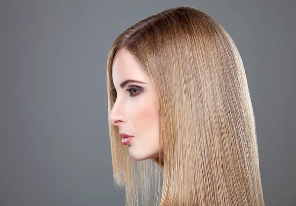 Profile of a beauty with long straight hair — Stock Photo, Image