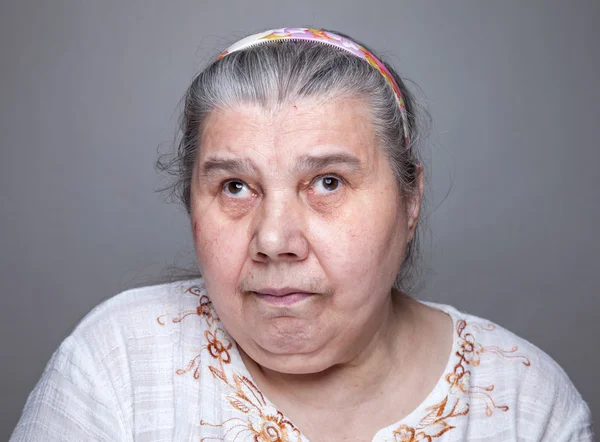 Porträt einer älteren Frau — Stockfoto