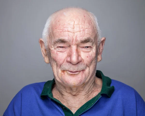 Porträtt av en äldre man — Stockfoto