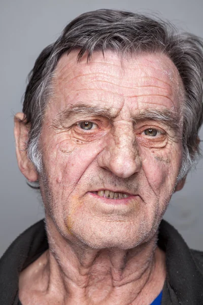 Портрет пожилого человека — стоковое фото
