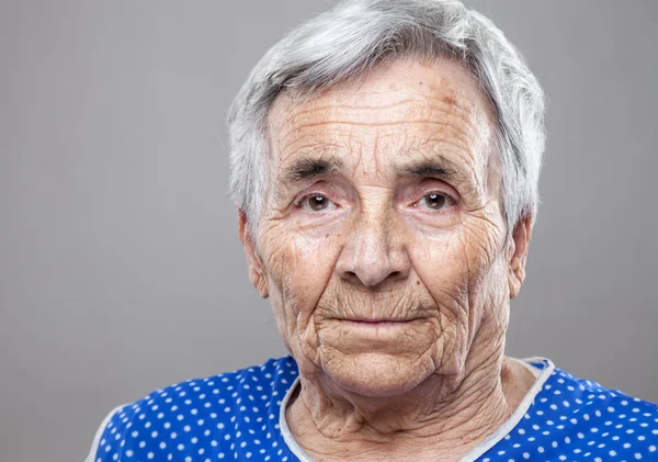 Portrait of an elderly woman — Stock Photo, Image