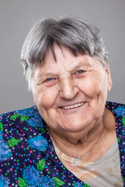 Retrato de una anciana — Foto de Stock