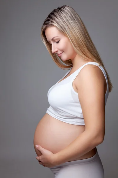 Retrato de uma mulher grávida — Fotografia de Stock