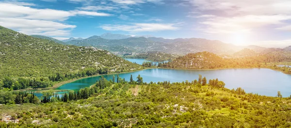 Panoramisch uitzicht op Bacinska meer in Kroatië — Stockfoto