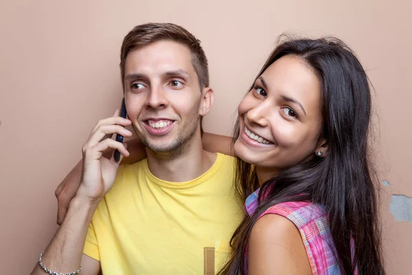 Young happy smiling couple — Stock Photo, Image