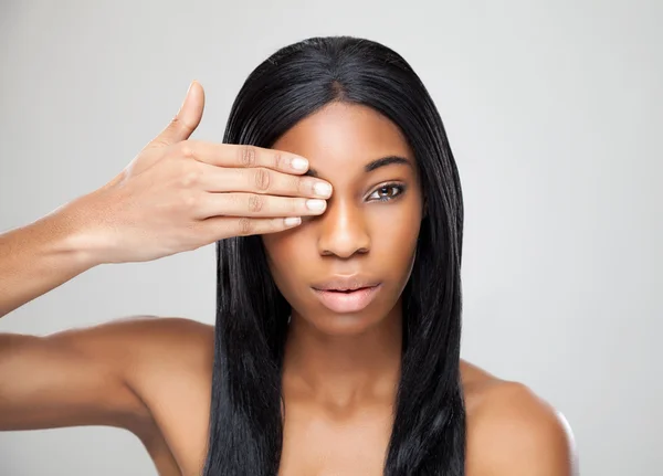 Beauté noire avec une peau parfaite — Photo