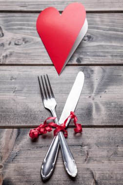 Romantik akşam yemeği ahşap arka plan ayarla