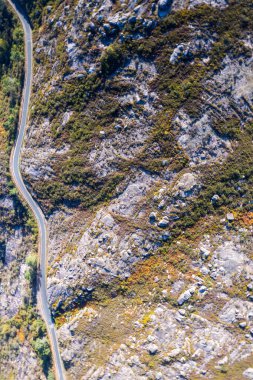 Uzak ve el değmemiş bir arazinin güzel ve vahşi doğası Vahşi Doğada Yolculuk