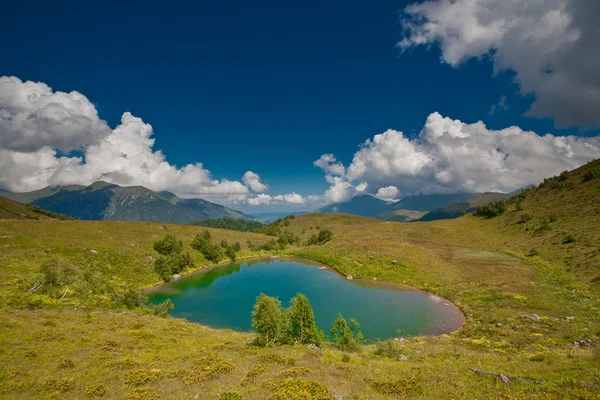 Lake-heart in the mountains — Stock Photo, Image