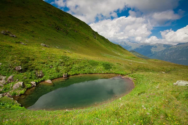 Lake in the mountains — Stock Photo, Image
