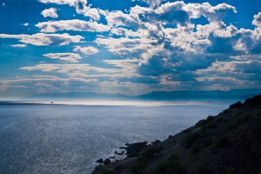 Panaroma günbatımı denizde