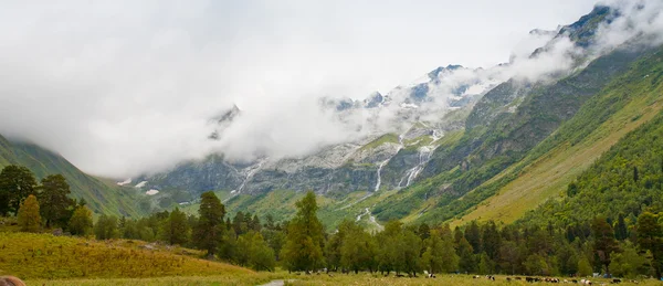 Berg am Himmel — Stockfoto