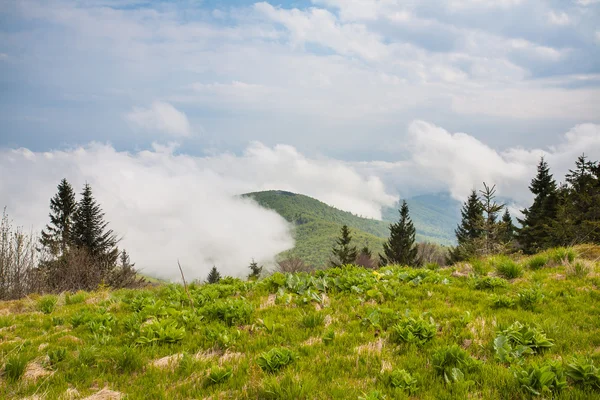 Chmury w górach hdr — Zdjęcie stockowe