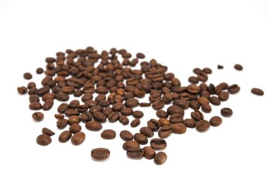 kahve çekirdekleri beyaz arka plan