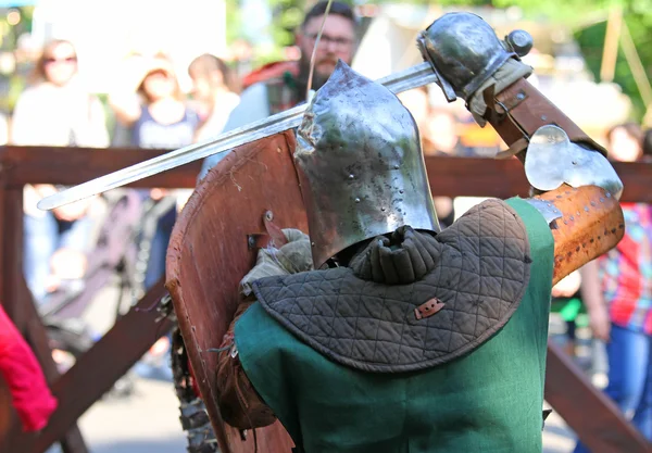 Die mittelalterlichen Ritter in der Schlacht — Stockfoto
