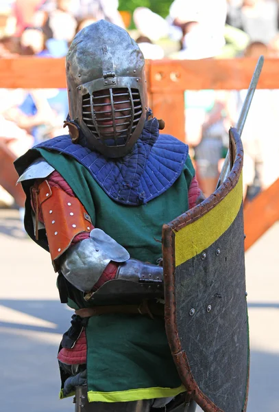 Średniowieczny rycerz przed bitwą. Portret — Zdjęcie stockowe
