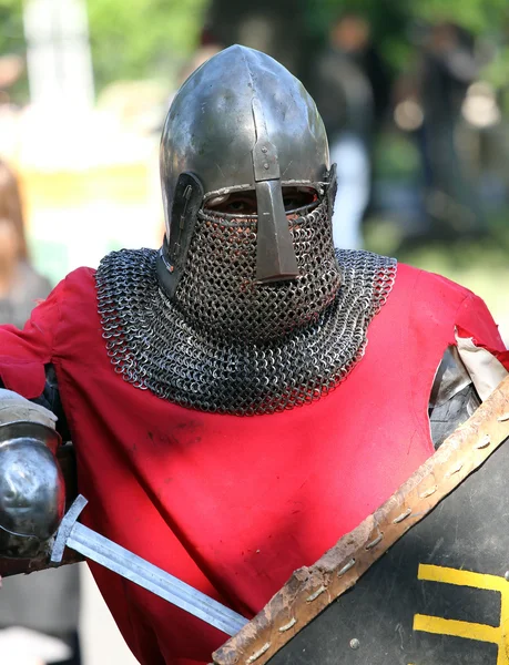 Il cavaliere medievale che ha un riposo — Foto Stock