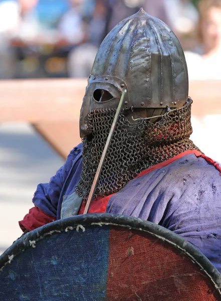 Ein mittelalterlicher Ritter mit einem Ruheporträt — Stockfoto