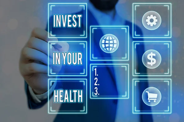 Skriva lapp som visar Invest In Your Health. Företagsfoto visa upp lägga pengar på underhåll eller förbättring av din hälsa Galler och olika ikoner senaste digital teknik koncept. — Stockfoto