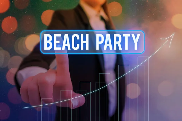 Conceptueel handschrift met Beach Party. Zakelijke foto presentatie van kleine of grote festival gehouden op de kust meestal het dragen van bikini Arrow symbool naar boven waaruit blijkt aanzienlijke prestatie. — Stockfoto