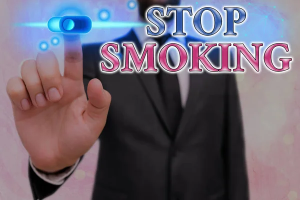Escrita conceitual mão mostrando parar de fumar. Texto de foto de negócios o processo de descontinuar ou parar de fumar tabaco Gráficos cadeado para sistema de aplicação de segurança de dados web. — Fotografia de Stock