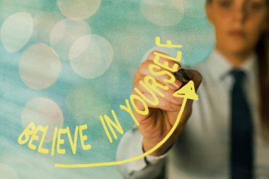 Kendine İnan 'ı gösteren bir not yazıyorum. İş fotoğraflarında, her şeyi dijital ok başı eğrisinin büyüme kavramını işaret ederek yapabileceğiniz yönünde yaygın bir tavsiye gösteriliyor..