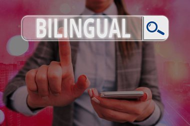 İki dilli olduğunu gösteren kavramsal el yazısı. İki dil kullanan ya da kullanabilen iş fotoğrafı metni. Özellikle de aynı akıcılığa sahip internet arama dijital geleceksel ağ bağlantısı..