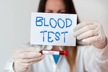 Kan Testi 'ni gösteren bir mesaj. Bir organizmadan alınan kavramsal fotoğraf tıbbi tanı analizi sonucu için laboratuvar analizi laboratuar kan testi örneğini kusursuzlaştırmak için alındı..