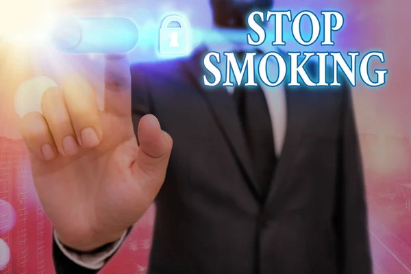 Señal de texto mostrando Dejar de fumar. Foto conceptual el proceso de descontinuar o dejar de fumar tabaco Gráficos candado para los datos web sistema de aplicación de seguridad de la información. — Foto de Stock
