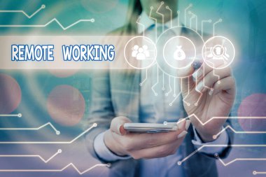 Metin işareti Uzaktan Çalışmayı gösteriyor. Profesyonellerin ofis sistem yöneticisi denetimi dışında çalışmalarına izin veren kavramsal fotoğraf biçimi, dişli yapılandırma araçları konsepti.