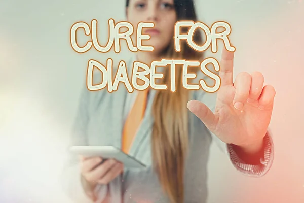Un biglietto da lettera che mostra "Cura per il diabete". Foto aziendale in mostra alla ricerca di farmaci attraverso il modello insulindipendente con dito puntato che simboleggia la crescita del progresso della navigazione. — Foto Stock