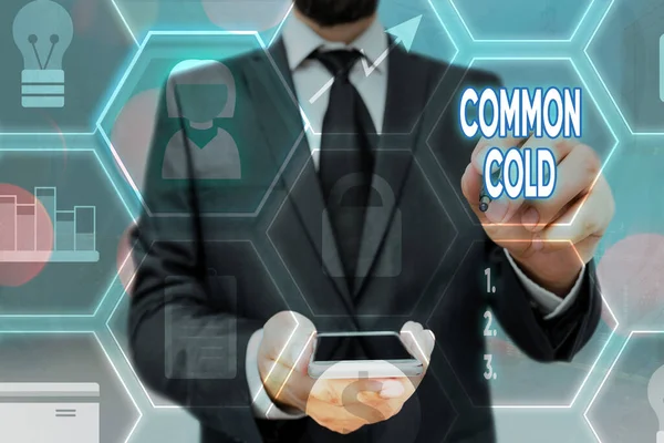 เขียนโน้ตแสดงให้เห็นว่า Common Cold รูปภาพธุรกิจแสดงการติดเชื้อไวรัสในระบบทางเดินหายใจส่วนใหญ่ส่งผลกระทบต่อจมูกกริดและไอคอนที่แตกต่างกัน แนวคิดเทคโนโลยีดิจิตอลล่าสุด . ภาพถ่ายสต็อกที่ปลอดค่าลิขสิทธิ์